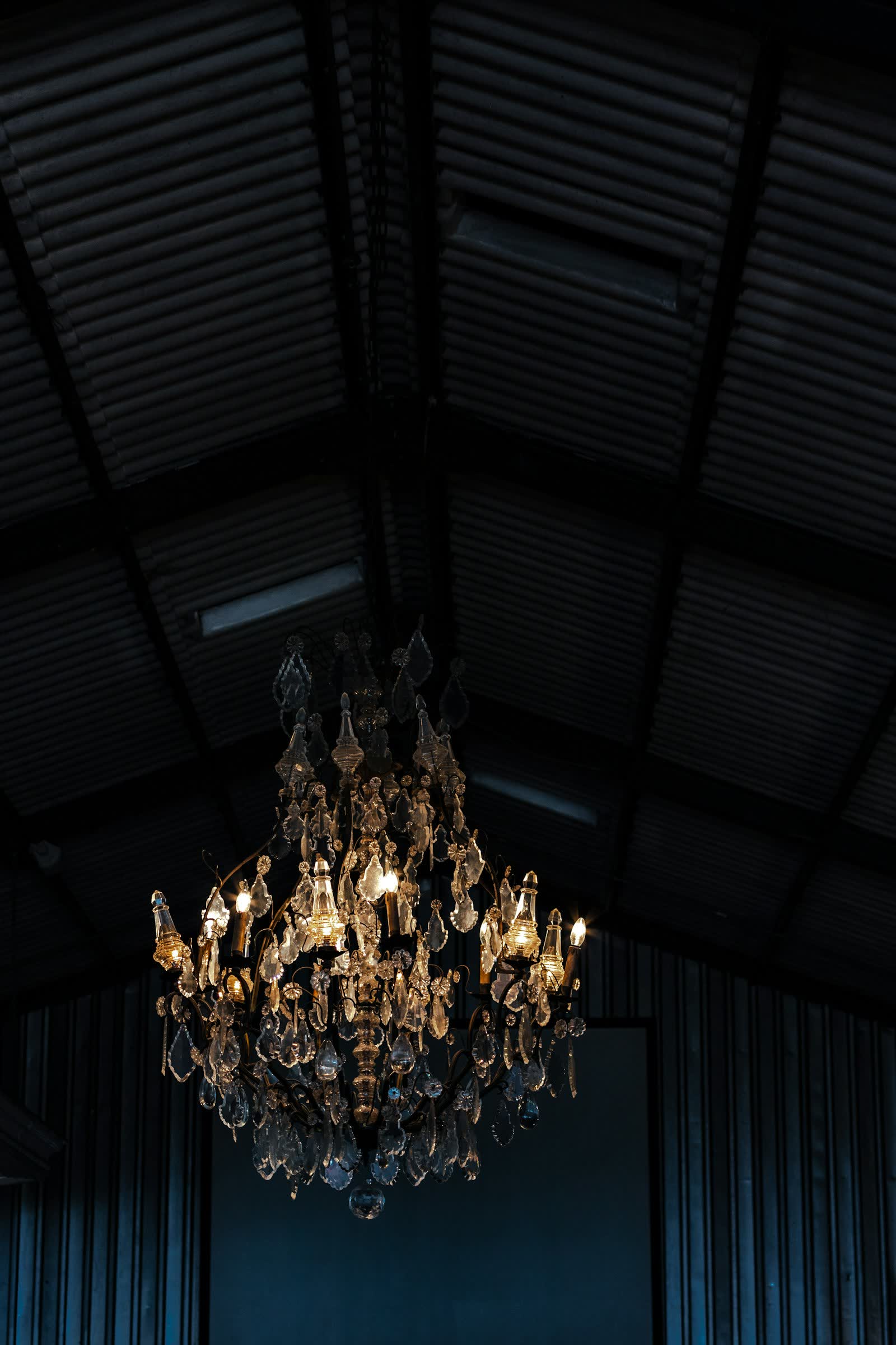 Pendants & Chandeliers